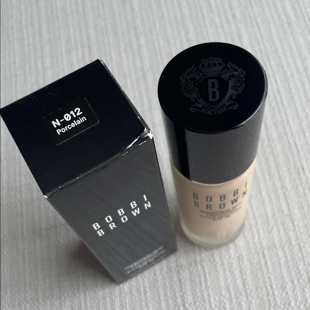 Bobbi Brown Weightless Skin Foundation SPF 15 - N-012 Porcelain